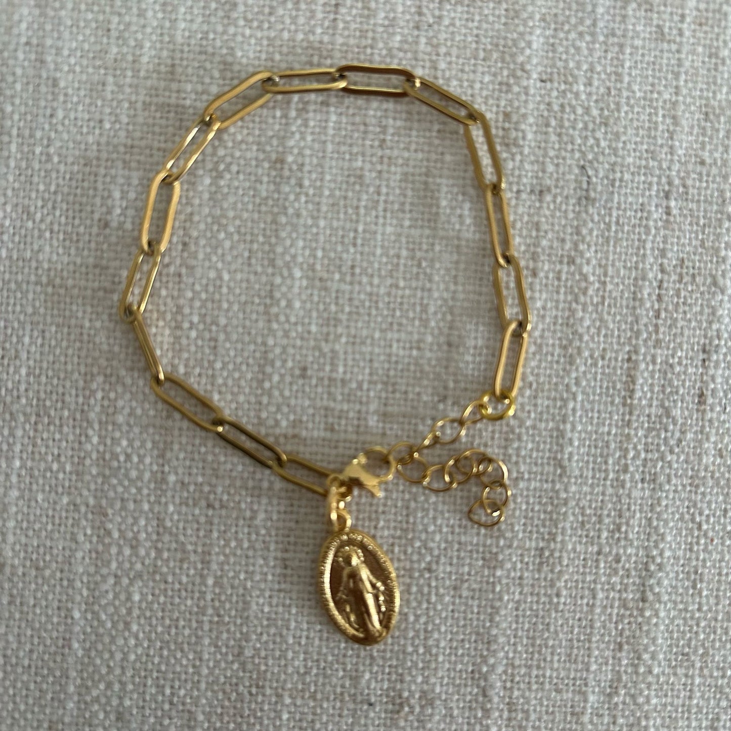 Chain bracelet with Miraculous Virgin medal.